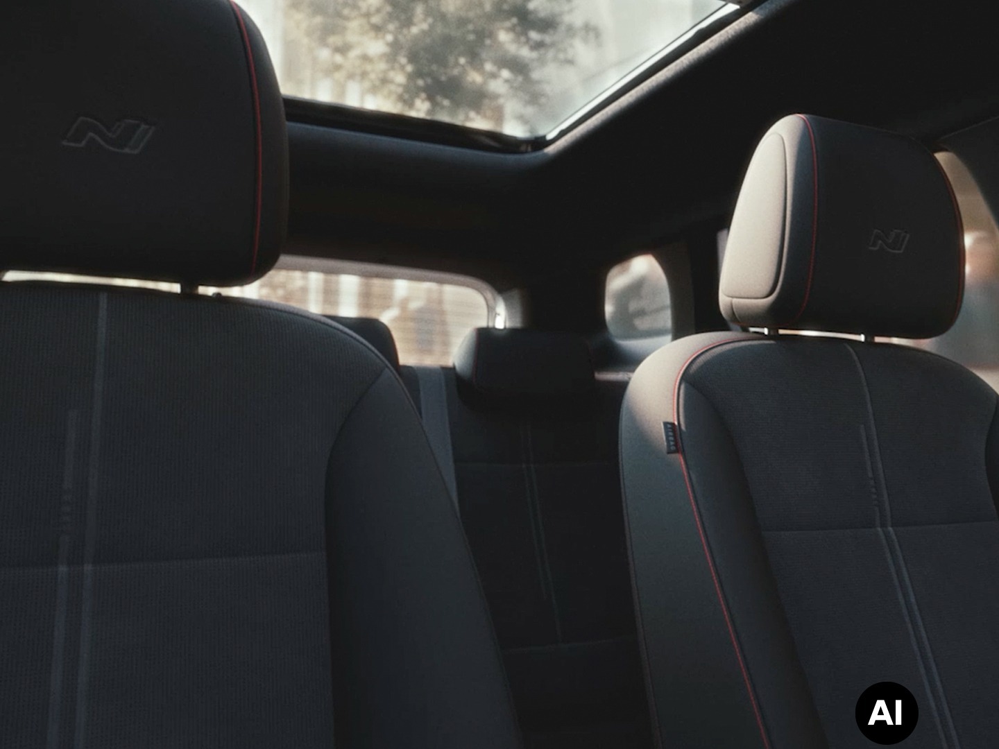 Pohled do interiéru modelu Hyundai BAYON N Line se zaměřením na přední sedadla a prostor pro cestující.