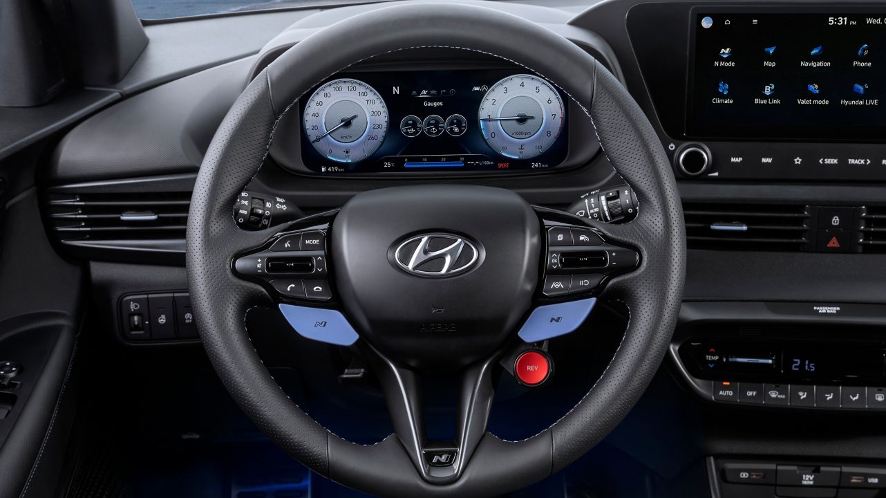 Volant ve stylu N zcela nového Hyundai i20 N s přizpůsobitelnými klávesami N.